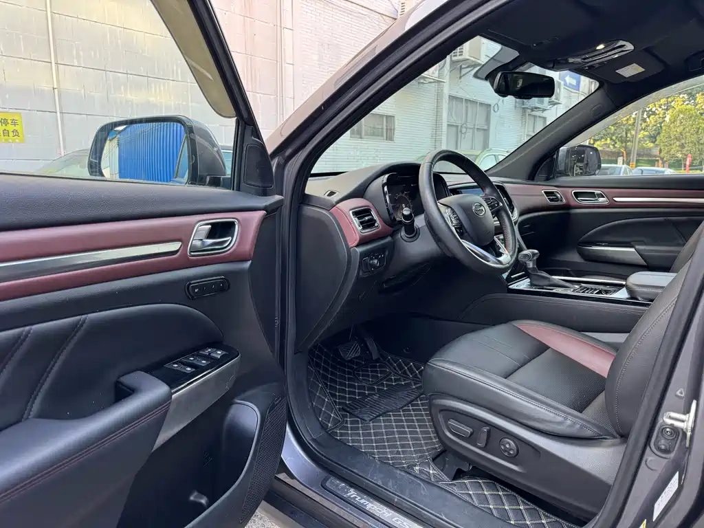 GAC Trumpchi GS8 390 T 2 WD Luxury Connected (7-seat)