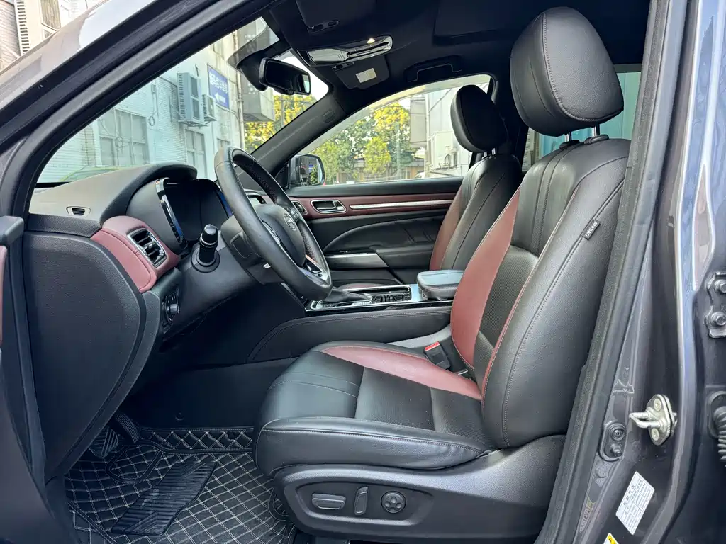 GAC Trumpchi GS8 390 T 2 WD Luxury Connected (7-seat)