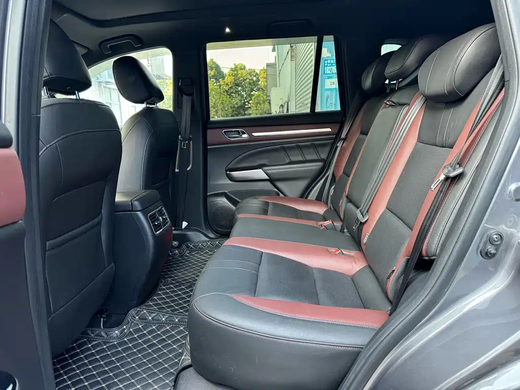 GAC Trumpchi GS8 390 T 2 WD Luxury Connected (7-seat)