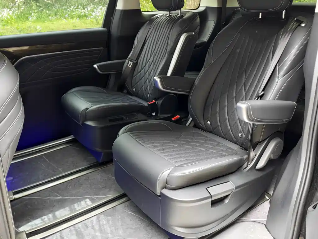 Maxus G90 大通G90 2024款 2.0 T 星辰七座版