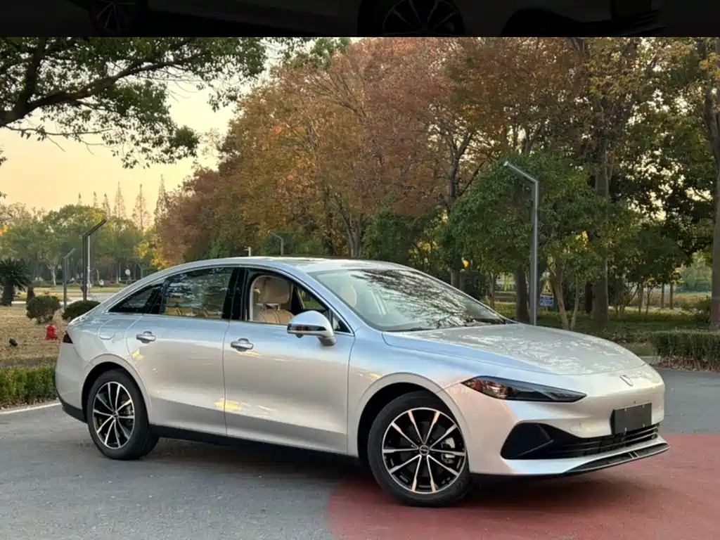 Roewe D7 荣威D7 2025款 DMH 125 km 世界冠军旗舰版