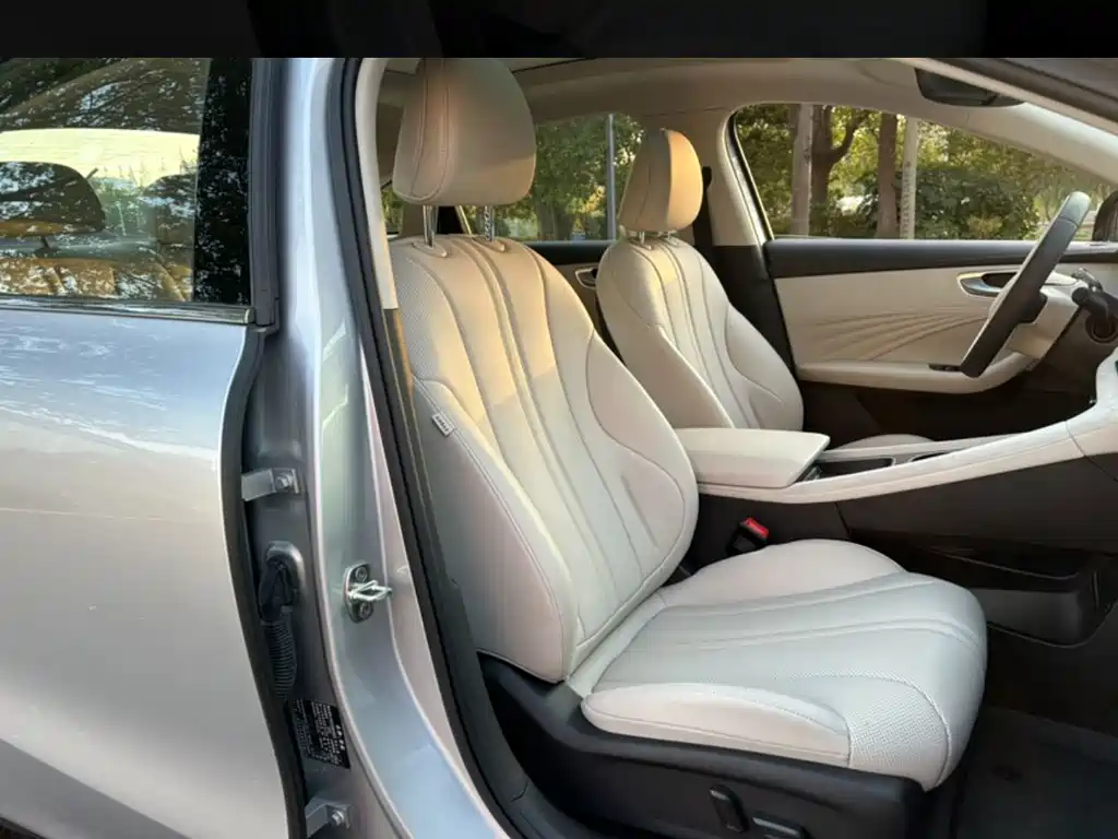 Roewe D7 荣威D7 2025款 DMH 125 km 世界冠军旗舰版