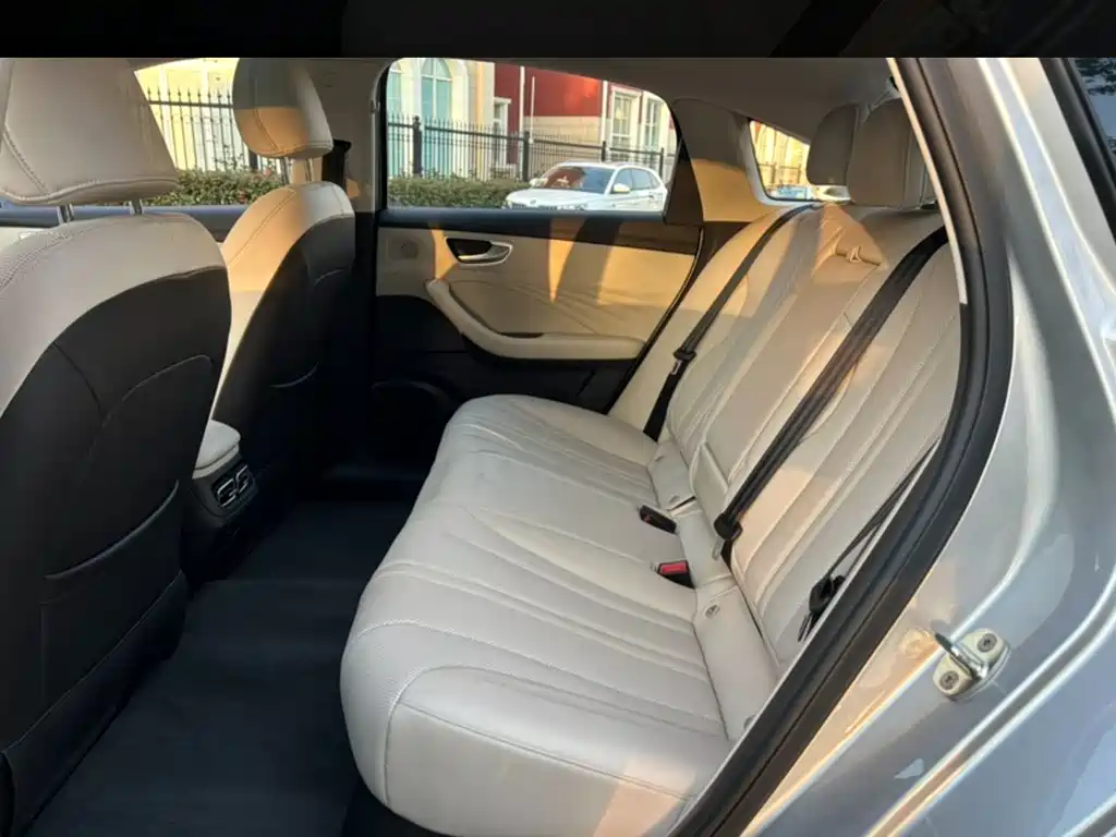 Roewe D7 荣威D7 2025款 DMH 125 km 世界冠军旗舰版