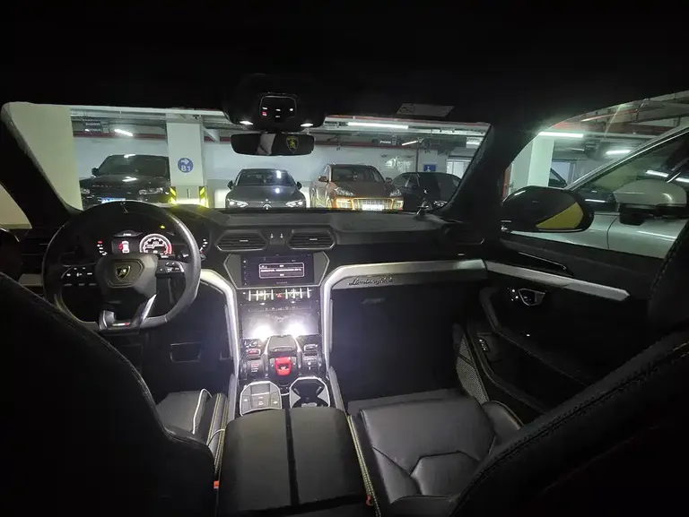 Lamborghini Urus 4.0 T V8
