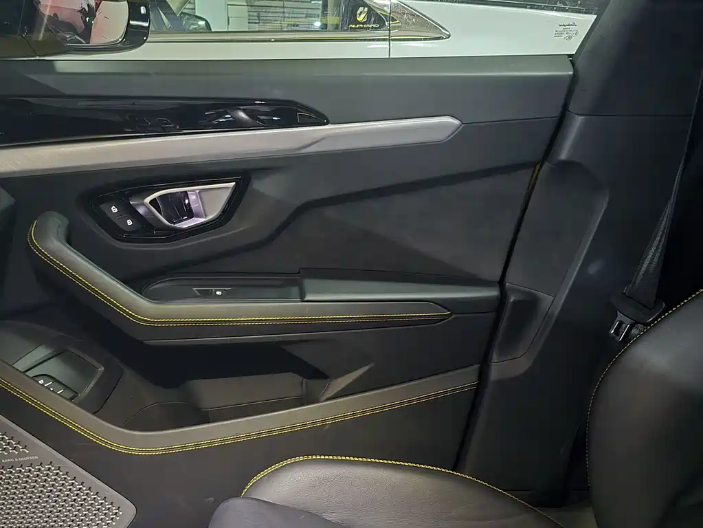 Urus 4.0 T V8