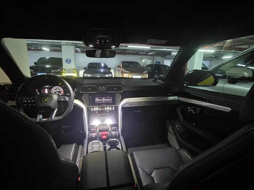 Urus 4.0 T V8