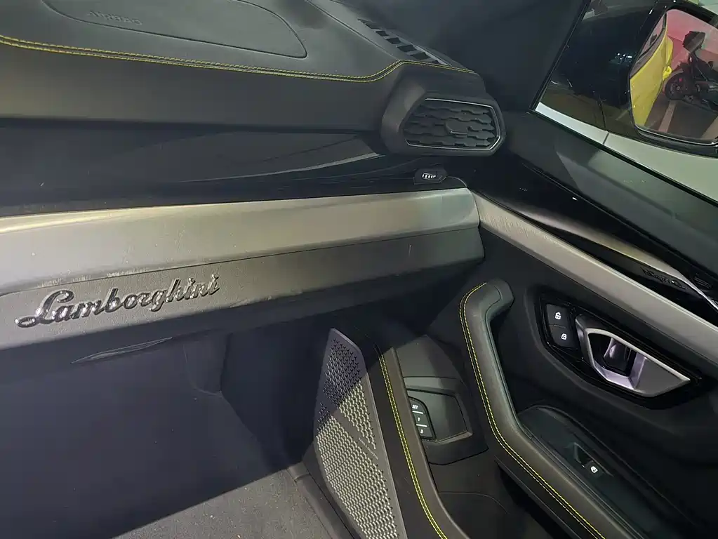 Urus 4.0 T V8