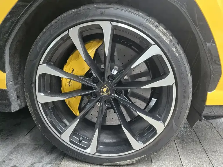 Lamborghini Urus 4.0 T V8