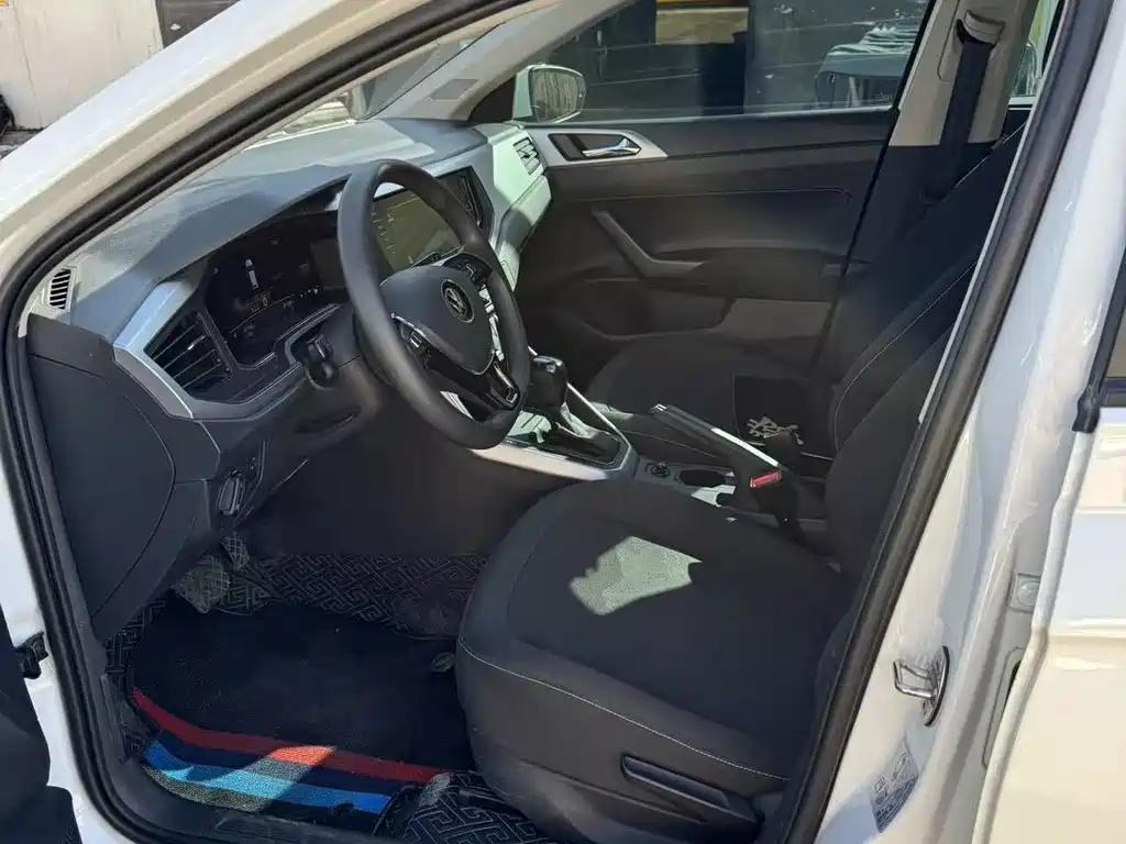 Polo Plus 1.5 L Auto Joyful Living