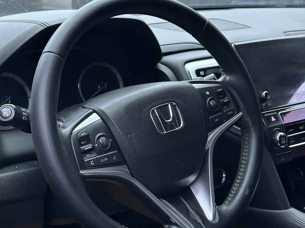 Honda UR-V 370 TURBO 4 WD Premium CN-V