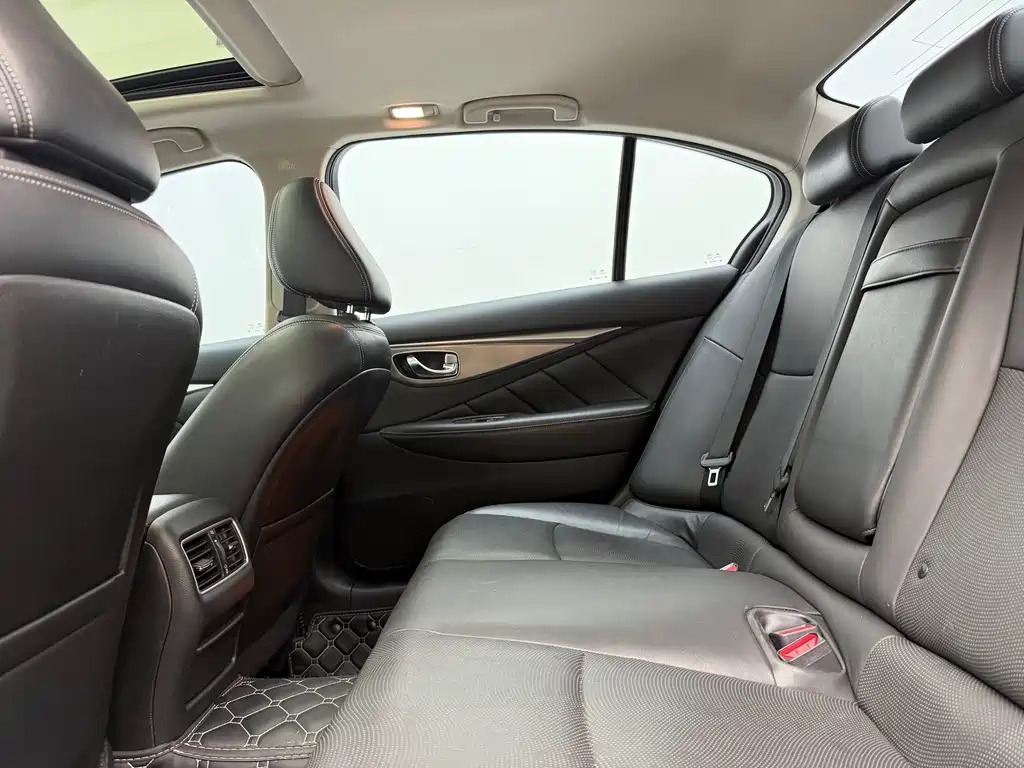 Infiniti Q50 L 2.0 T Progressive Enjoyment Sport