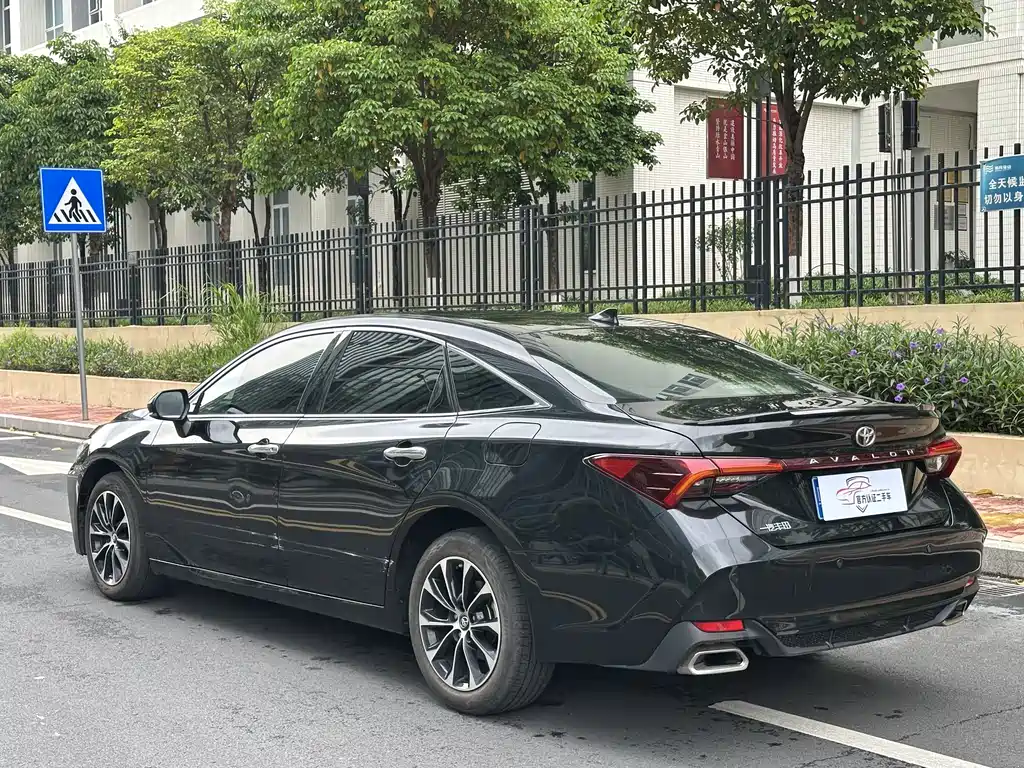 Avalon 2.5 L Luxury