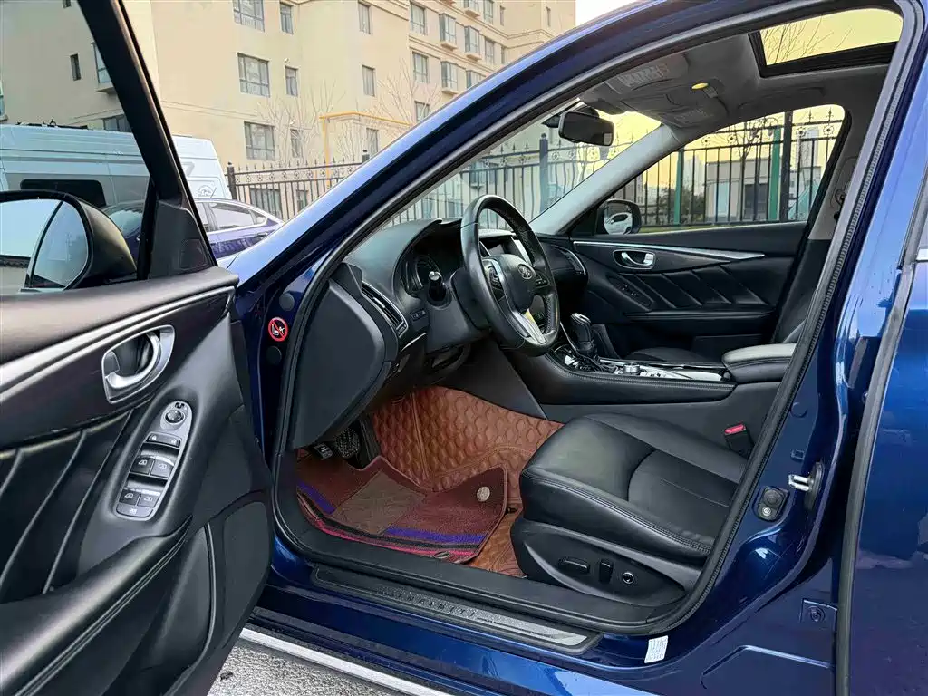 Infiniti Q50 L 2.0 T Comfort CN-VI