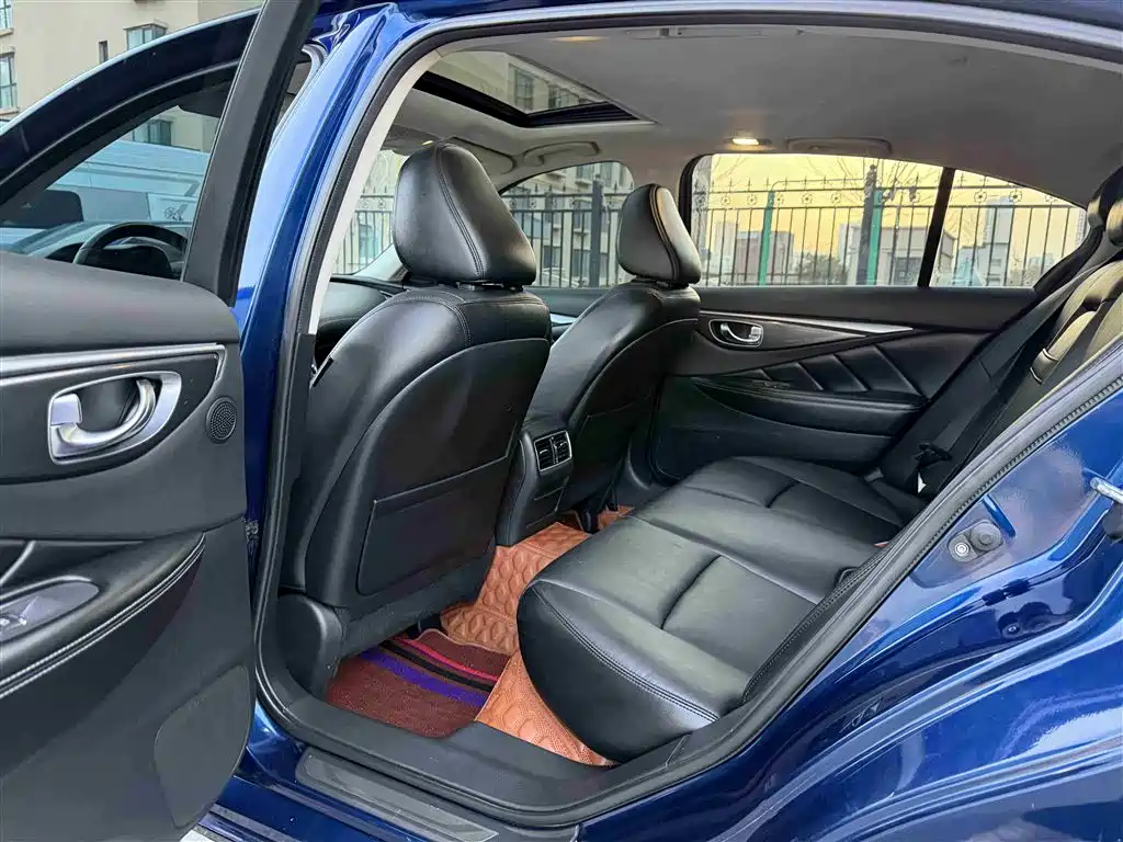 Infiniti Q50 L 2.0 T Comfort CN-VI