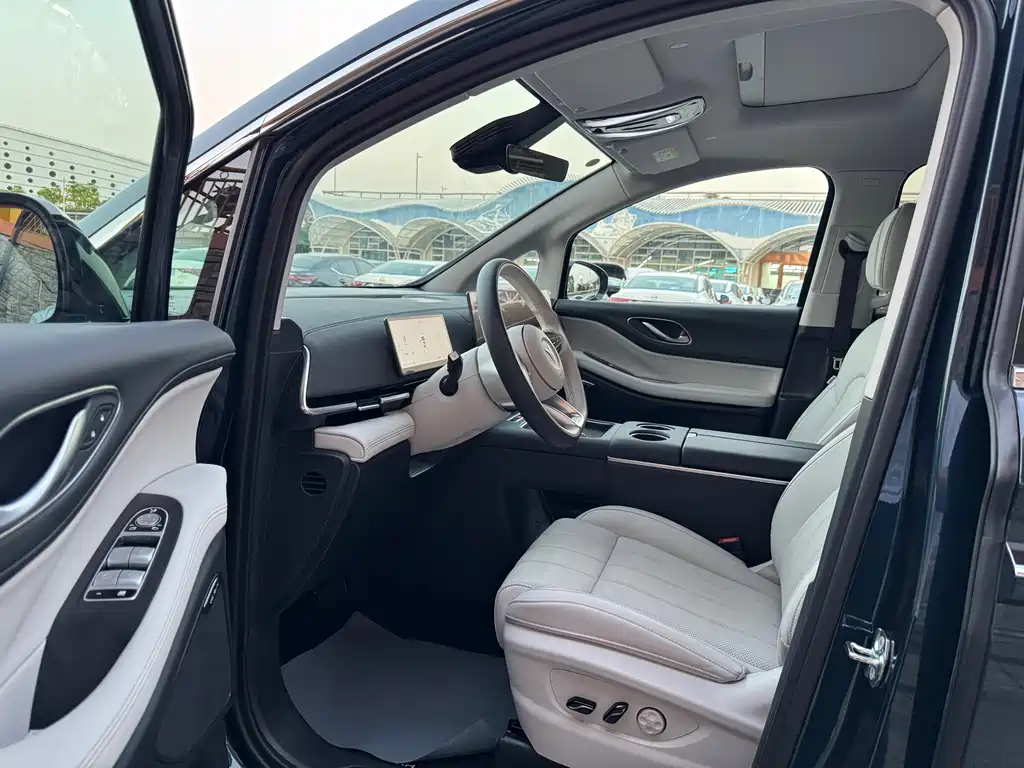 Voyah Dreamer PHEV 4 WD Excellent Kunpeng