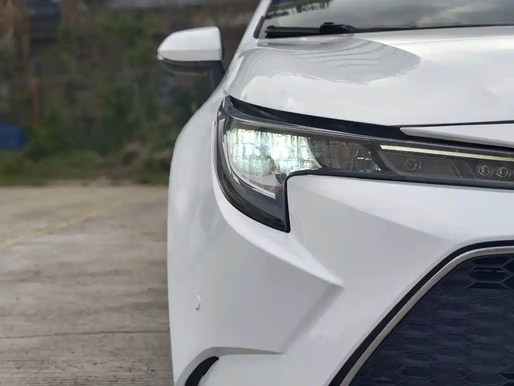 Levin Dual Engine 1.8 H E-CVT Luxury CN-V