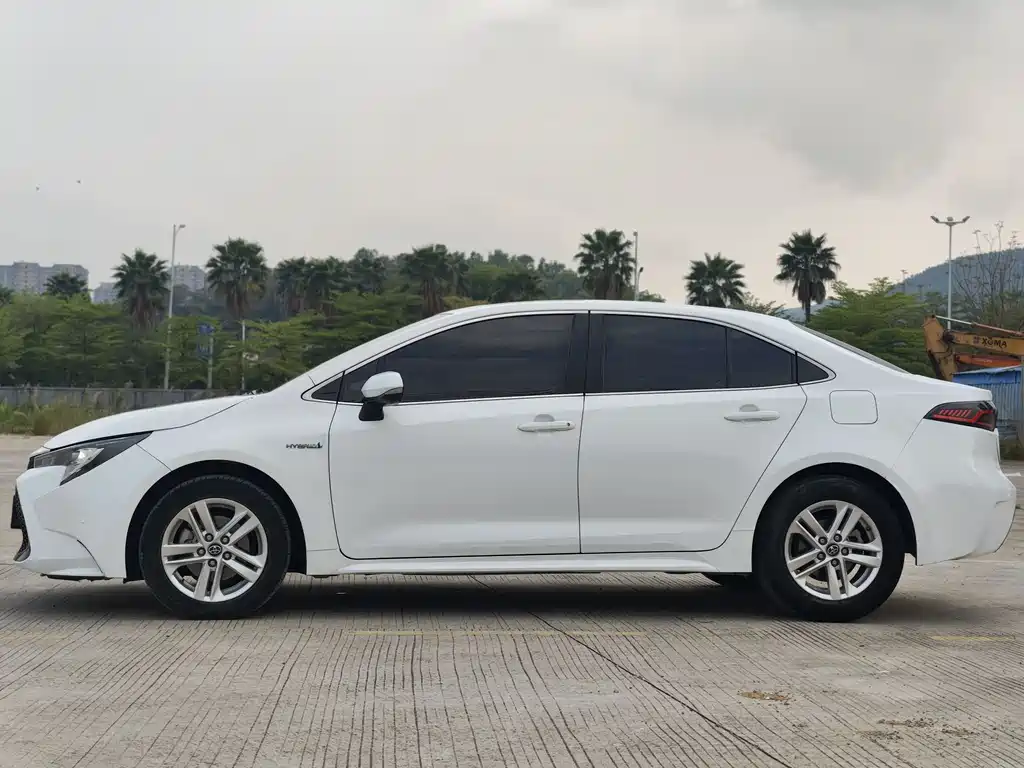 Levin Dual Engine 1.8 H E-CVT Luxury CN-V