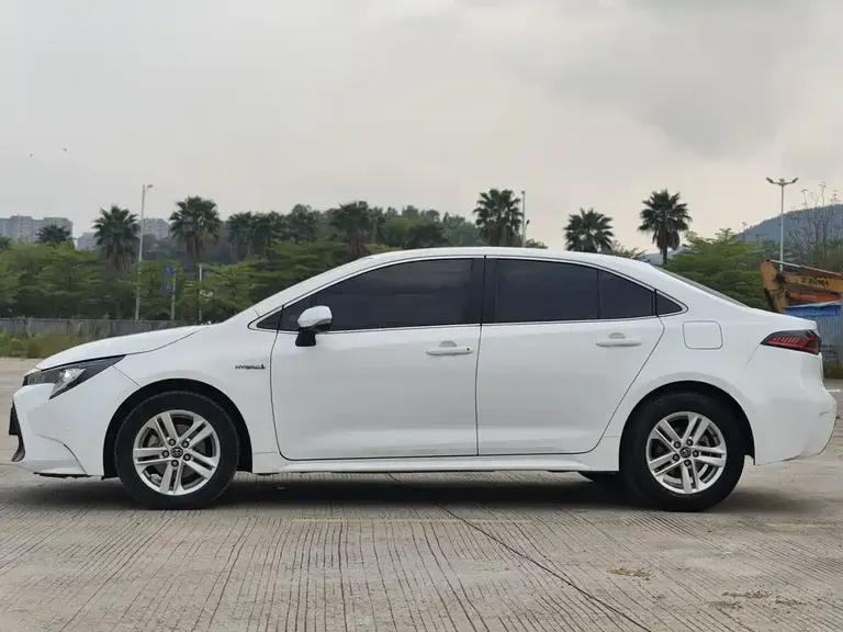 Toyota Levin Dual Engine 1.8 H E-CVT Luxury CN-V