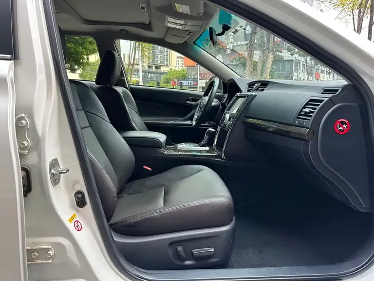 Toyota Mark X 2.5 V Elite Sharp