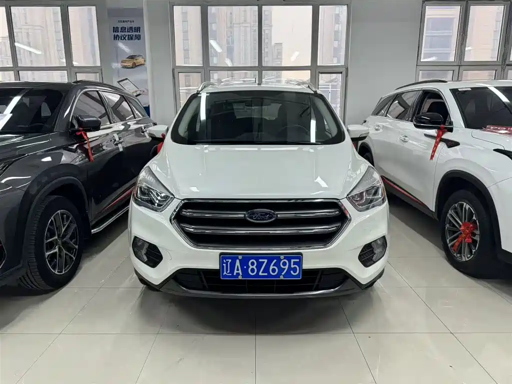 Kuga EcoBoost 180 2 WD Platinum Wing CN-VI