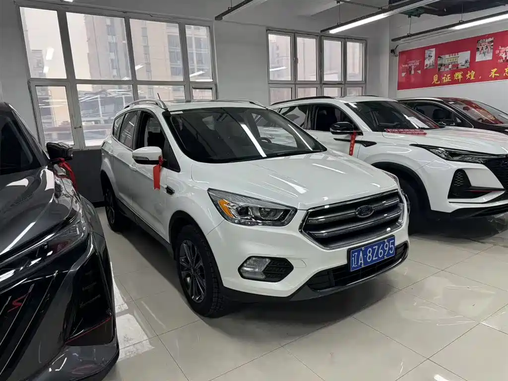 Kuga EcoBoost 180 2 WD Platinum Wing CN-VI