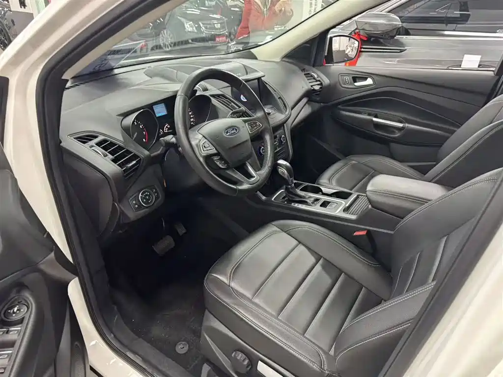 Kuga EcoBoost 180 2 WD Platinum Wing CN-VI