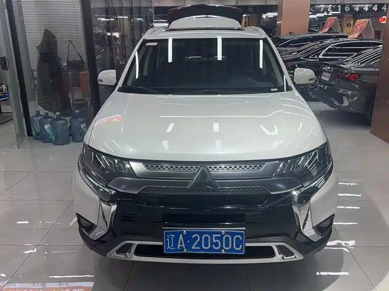 Outlander 2.4 L 4 WD Enjoyment 7-seat
