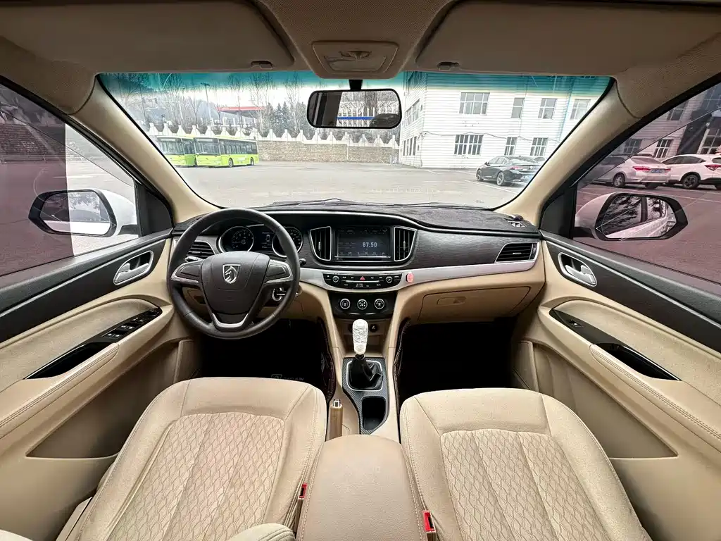 Baojun 730 1.5 L Manual Value 7-seat CN-V