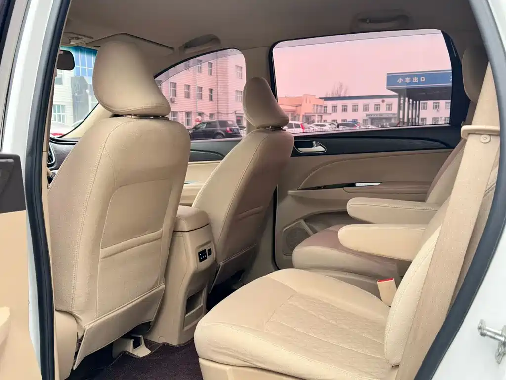 Baojun 730 1.5 L Manual Value 7-seat CN-V