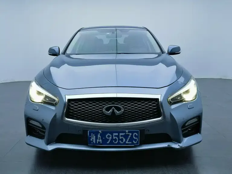 Infiniti Q50 3.7 L Comfort