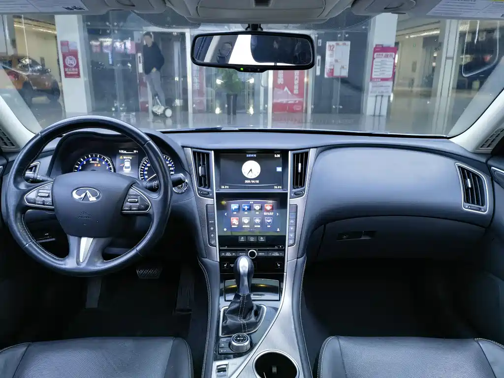 Infiniti Q50 3.7 L Comfort