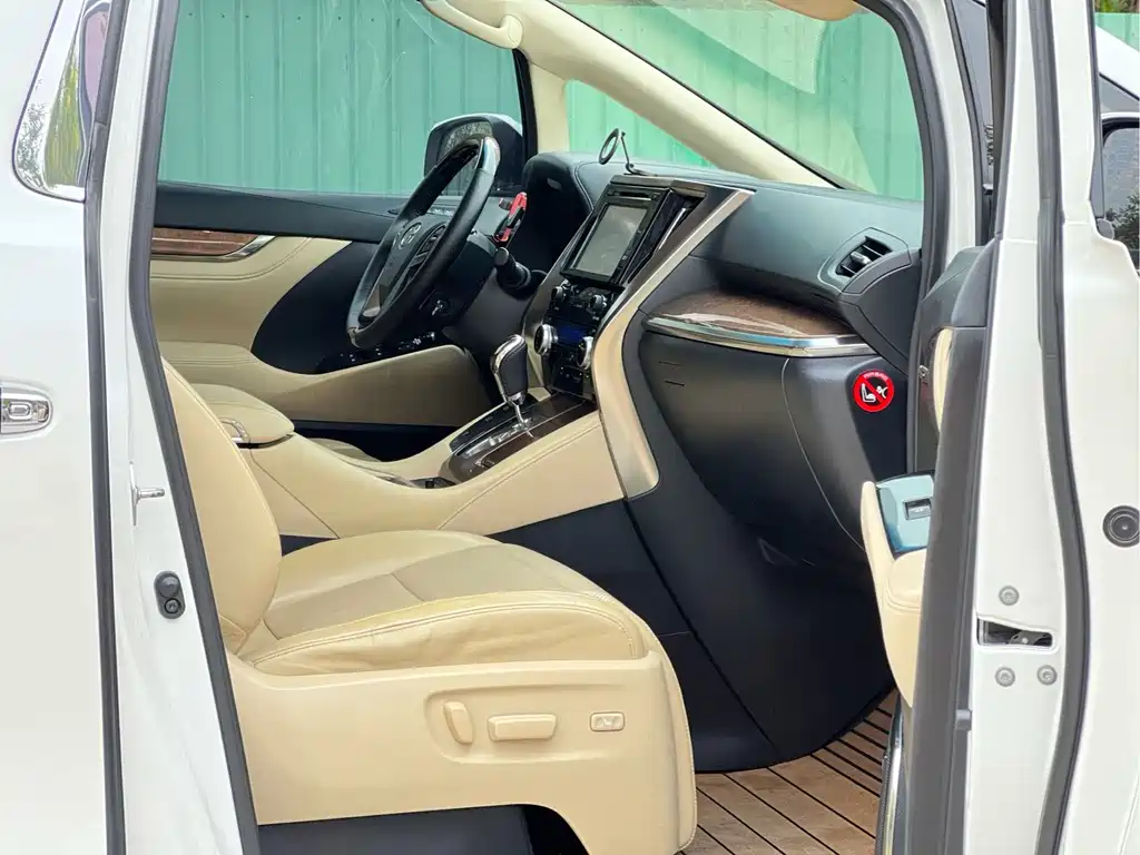 Alphard 3.5 L Distinguished