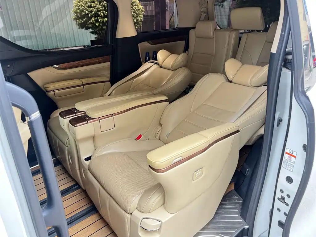 Alphard 3.5 L Distinguished