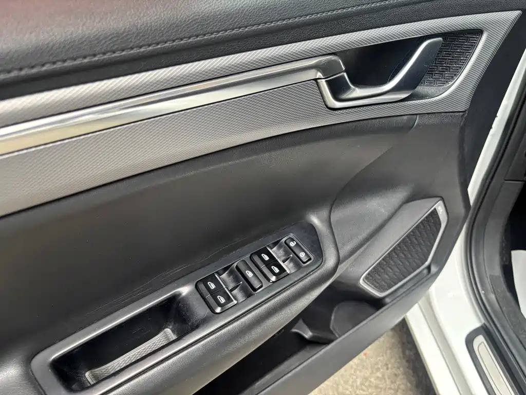 Emgrand GL 1.8 L DCT Elite