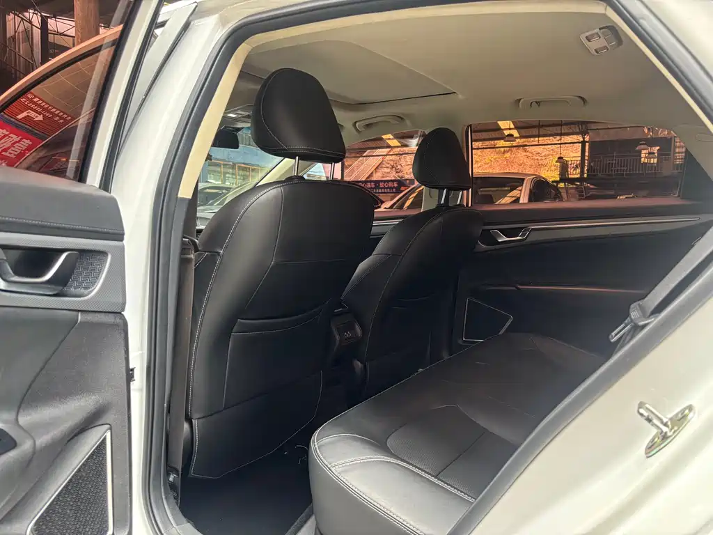Emgrand GL 1.8 L DCT Elite