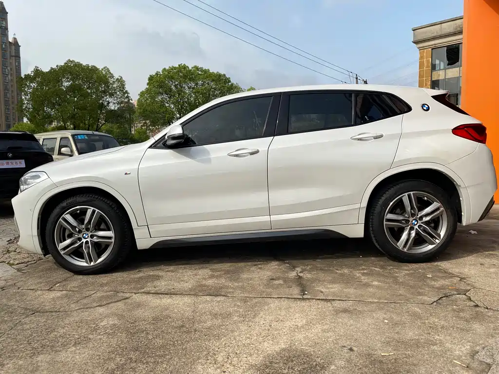 BMW X2 sDrive25 i Leading M Sport Package