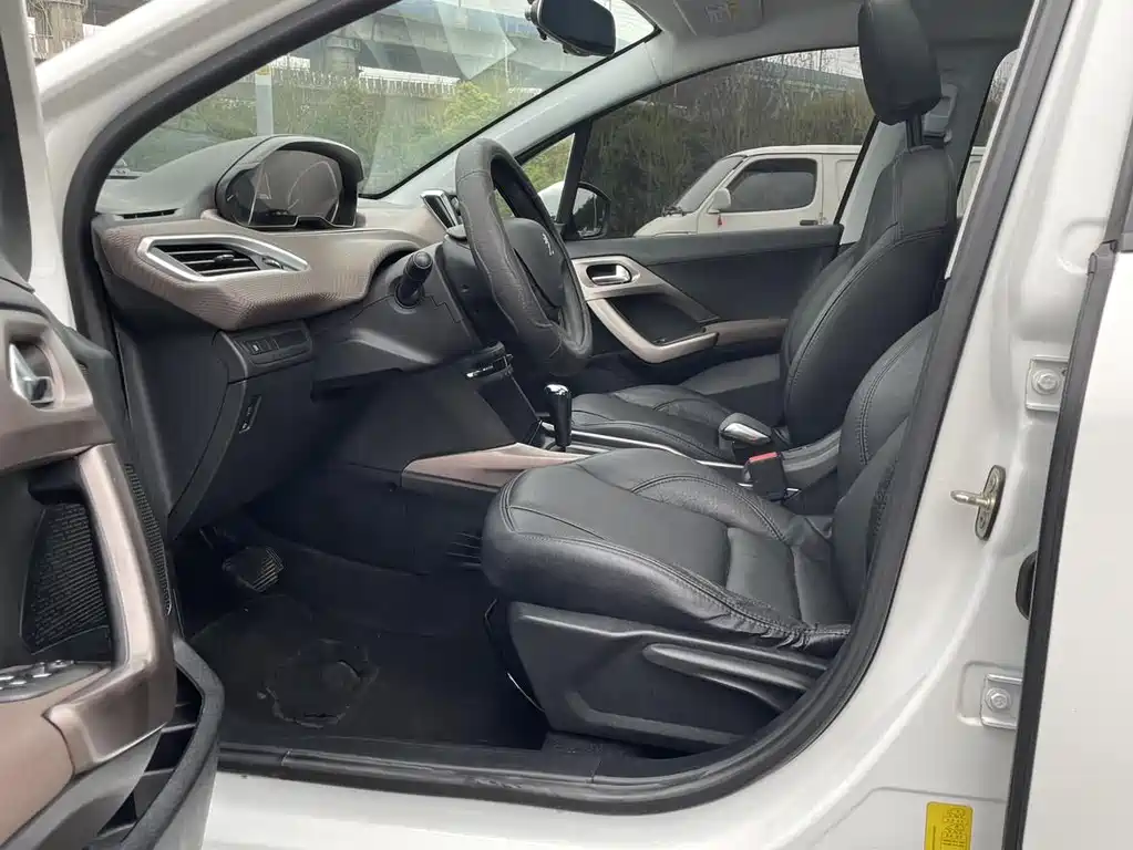 Peugeot 2008 2014 1.6 L Auto Fashion