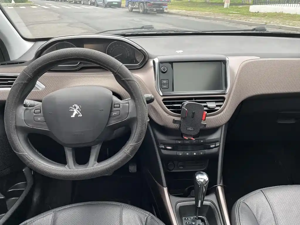 Peugeot 2008 2014 1.6 L Auto Fashion