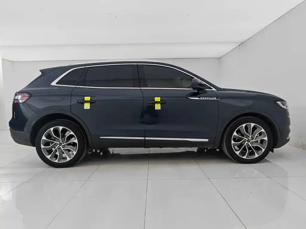 Nautilus 2.0 T 4 WD Premium