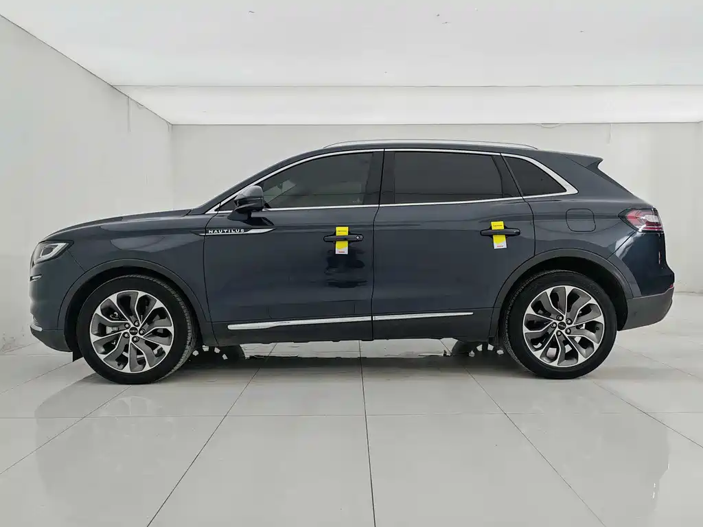 Nautilus 2.0 T 4 WD Premium