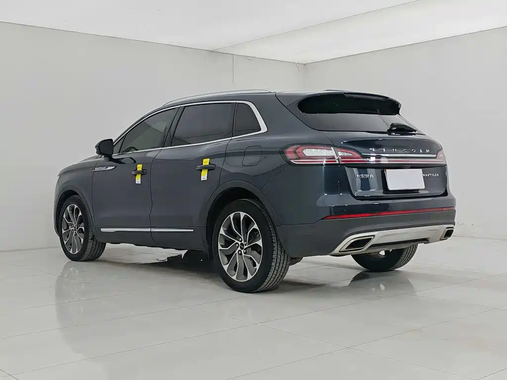 Nautilus 2.0 T 4 WD Premium