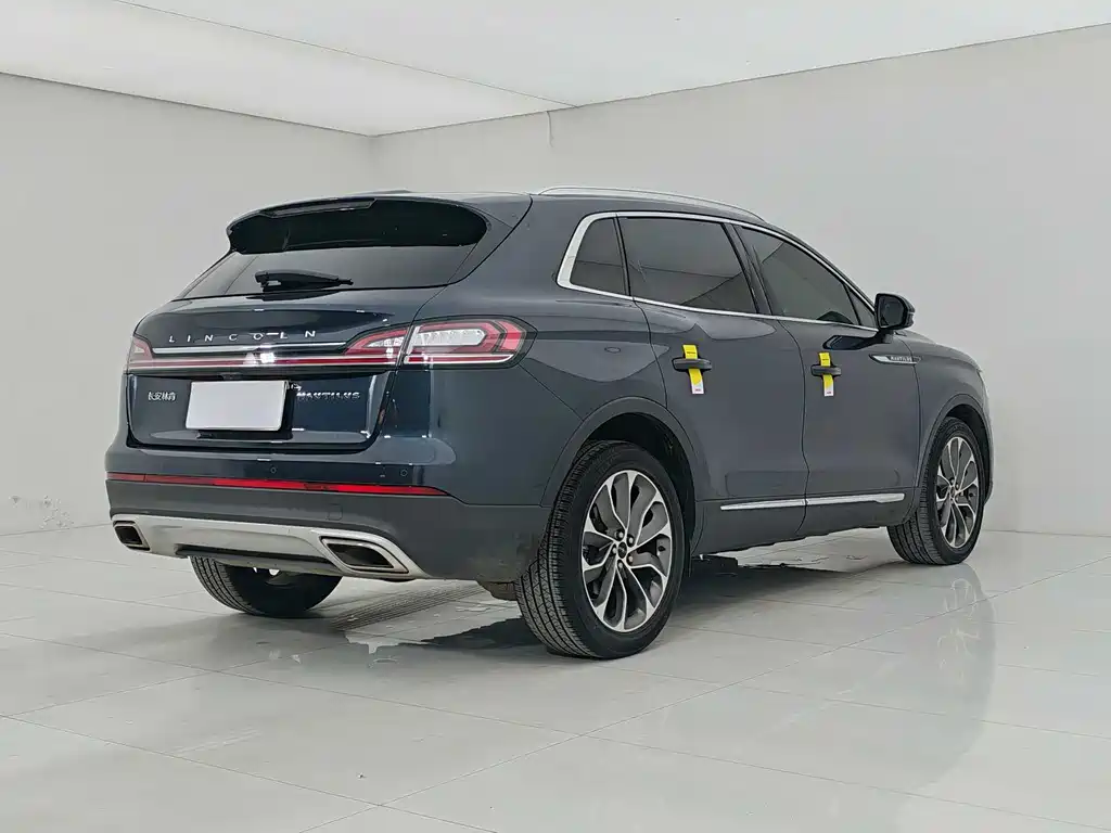 Nautilus 2.0 T 4 WD Premium