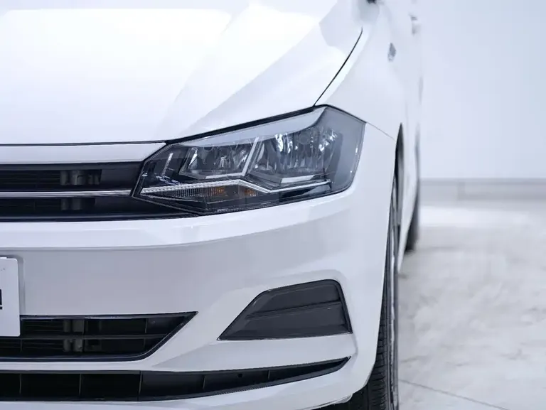 Volkswagen Polo Plus 1.5 L Auto Colorful Tech