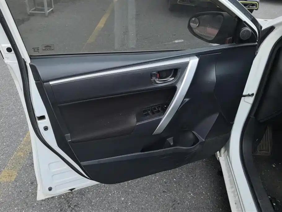 Corolla Facelift Dual Engine 1.8 L E-CVT Leading