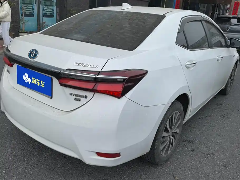 Corolla Facelift Dual Engine 1.8 L E-CVT Leading