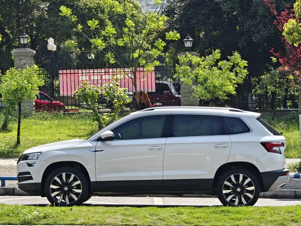 Karoq TSI280 Luxury CN-V