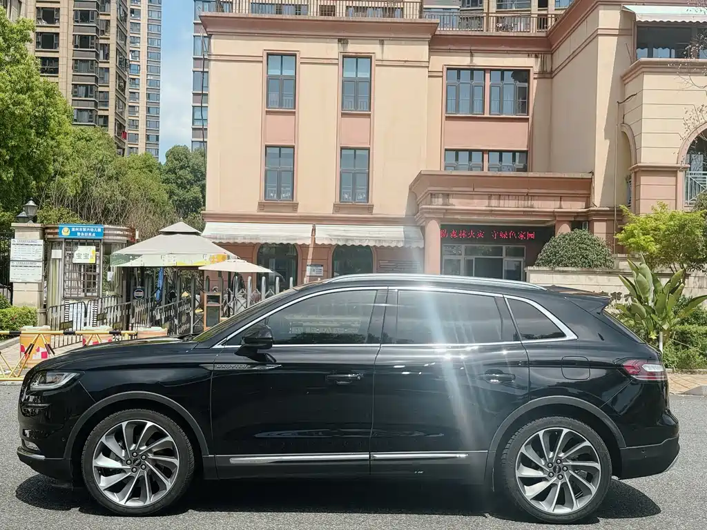 Nautilus 2.7 T 4 WD Graceful