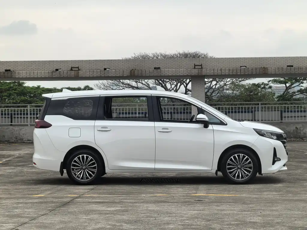 GAC Trumpchi M6 270 T Auto Honored (7-seat) CN-V