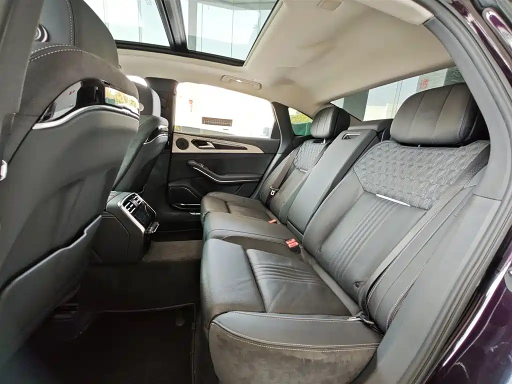 Hongqi H9 2.0 T Connected Flagship