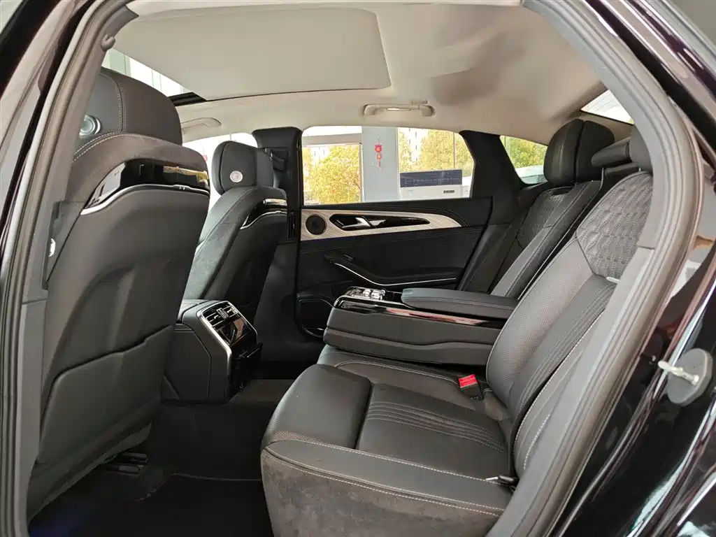 Hongqi H9 2.0 T Connected Flagship
